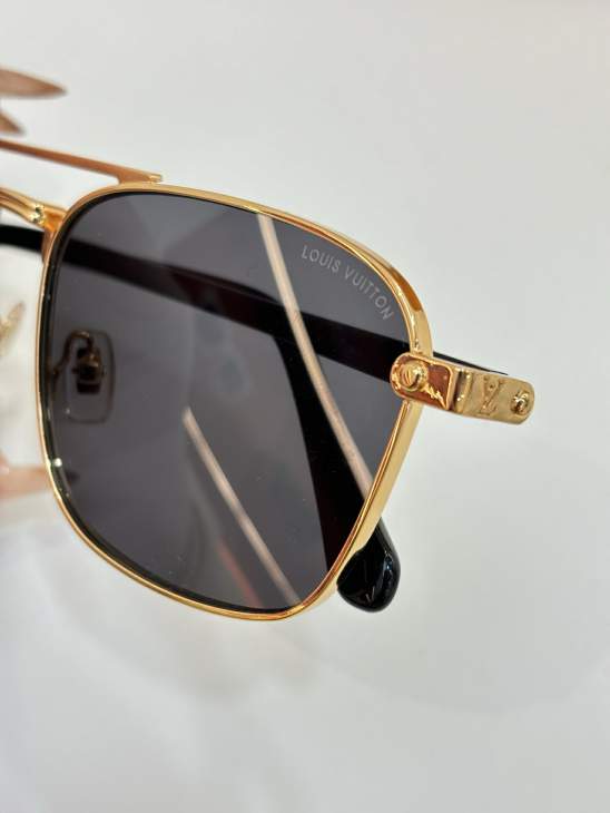 Picture of Louis Vuitton Sunglasses _SKUfw76011513fw